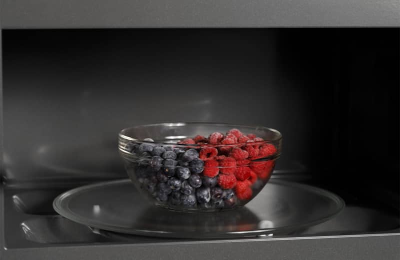 cafe-microwave-CVM519P2PS1-frozen-fruits.jpg