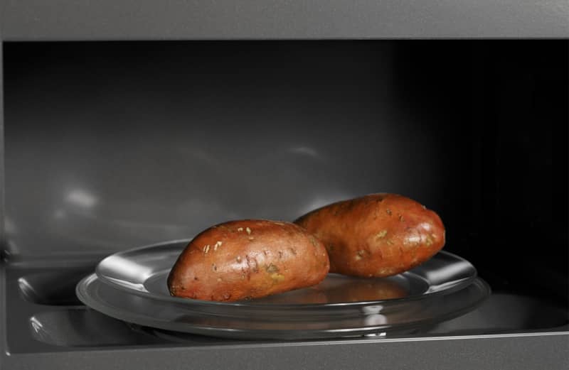 cafe-microwave-CVM519P2PS1-potatoes.jpg